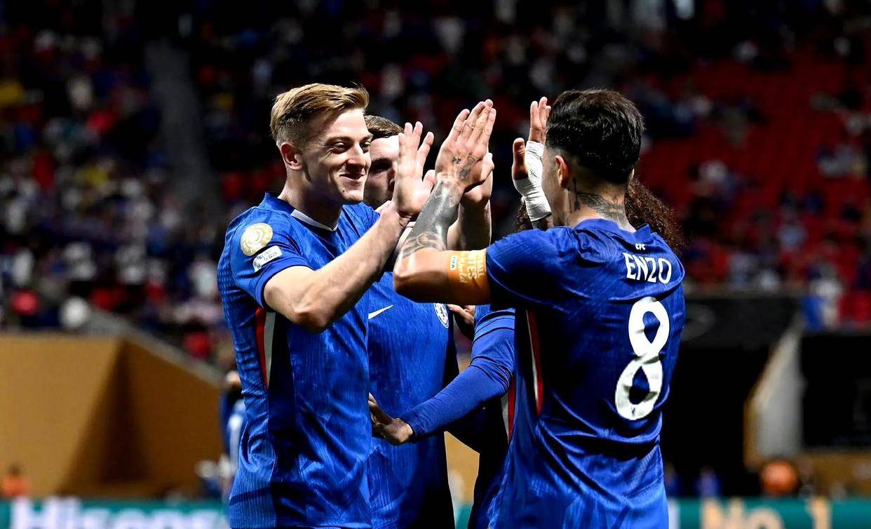 爱游戏体育包含詹姆斯重返赛场，爆冷首场状态出色，切尔西观众沸腾！引发球迷热议的词条